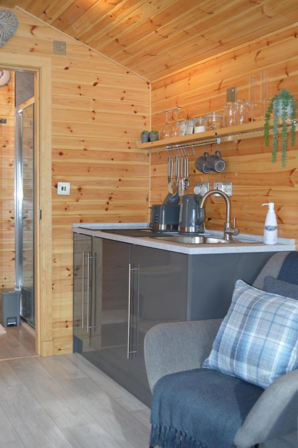 River Huts, Highland River Retreat With Hot Tub Inverness Exterior photo