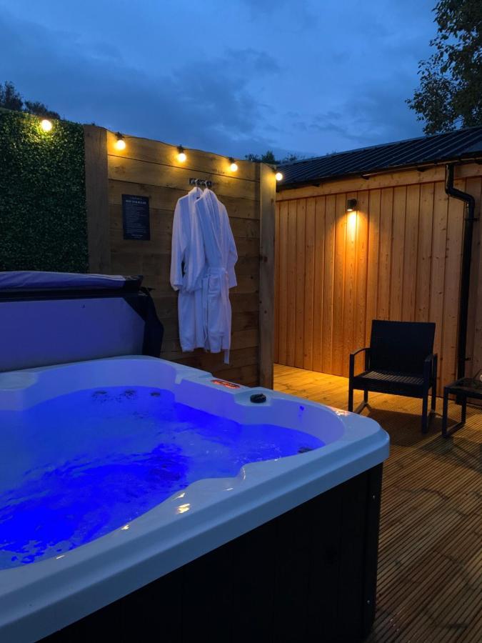 River Huts, Highland River Retreat With Hot Tub Inverness Exterior photo