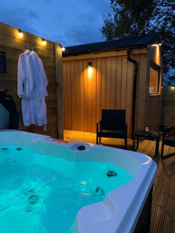 River Huts, Highland River Retreat With Hot Tub Inverness Exterior photo